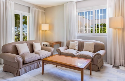 Distrito Norte Sierra Hotel | Exe Las Adelfas Hotel