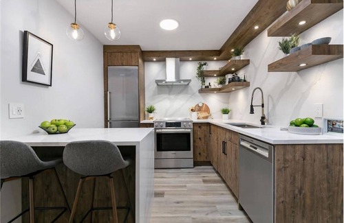 Whistler Cay Estates Condo | Executive 2BR Whistler Village Home: Sleeps 6, AC, Free Parking & Near Shops & Trail!