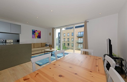 Syon Apartment | Executive Apartment Near Chiswick and Kew Gardens