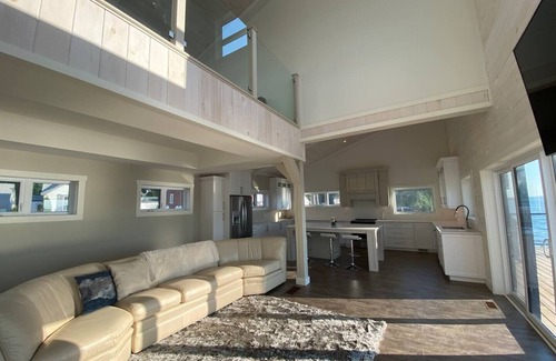 Rossmore House | Executive Prince Edward County Waterfront Chalet - New Build