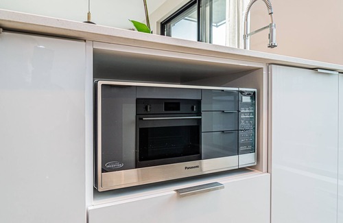 Griffintown Apartment | Executive – Canal View