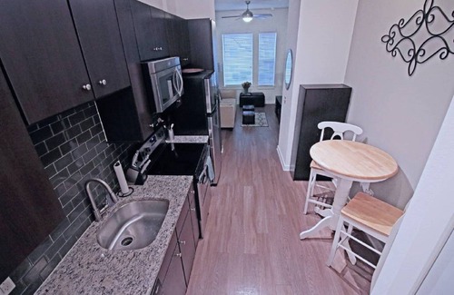 Barton Heights Condo | Executive Condo Steps from Downtown