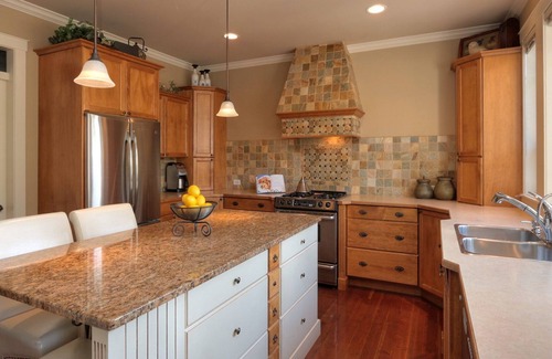 Dilworth Mountain Estates House | Executive Dilworth Mountain Home Backing onto Parkland
