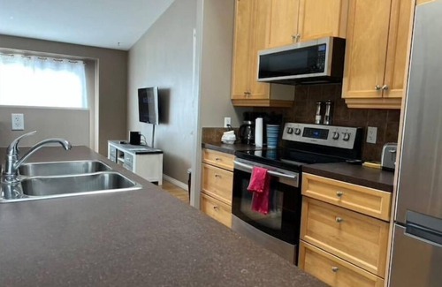 Bonnyville House | Executive furnished split level house