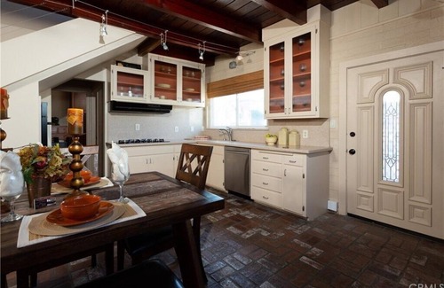 Peninsula Cottage | Executive Hideaway Nestled between Secluded Beaches