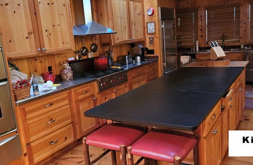 Webster House | Executive Home on the lake. Five Bedroom & Three Bathrooms, Sleeps 19 People.