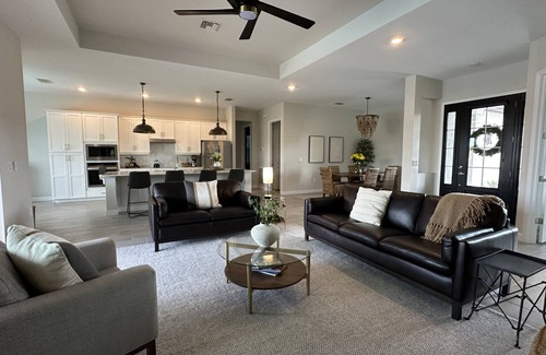 Gateway House | Executive Home. Sleeps 8 with Private Pool-Hot Tub in Resort Style Community