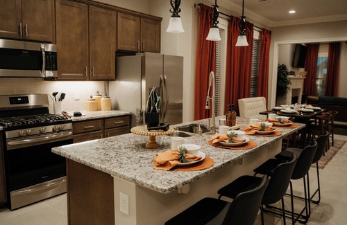 Lake Charles House | Executive Housing | Water Views | New Build | Close to Golf Course | Fast WiFi | Garage