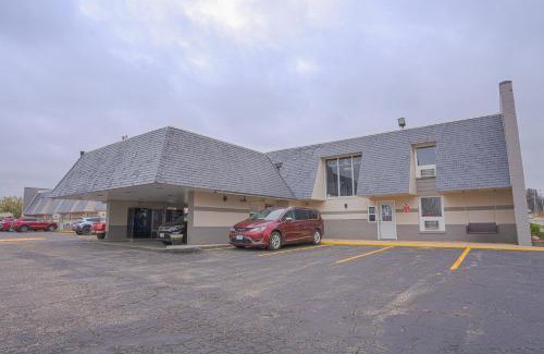 Owatonna Hotel | Executive Inn By Belvilla Owatonna Hwy 35