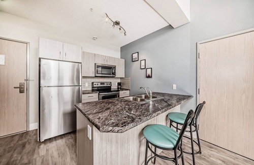 Red Deer Apartment | Executive King Bedroom Suite