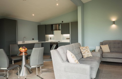 Enniskillen Ski Chalet | Executive Lakeside Lodge at Mullans Bay