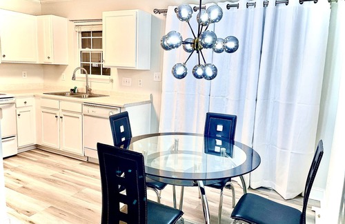 Greensboro House | Executive & Luxury 2bedroom Townhome