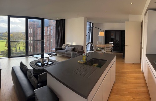 Laurieston Apartment | Executive Quartermile apartment near to Castle & University with park view!