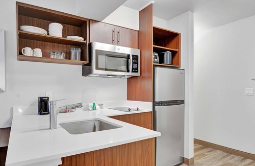 Holly Hotel | Executive Residency by Best Western Navigator Inn & Suites