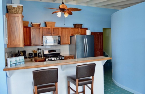 Peterborg Villa | Executive Retreat- Near Magen's Beach.