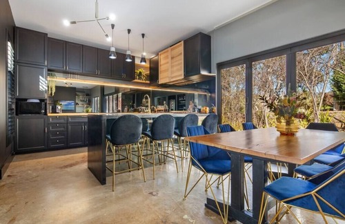 Inglewood House | exhale Country Escape Pool, wifi, sleeps 10