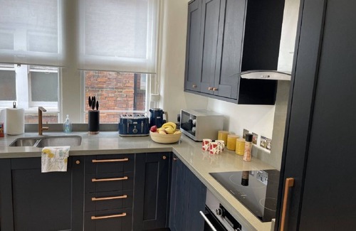 Little Venice Apartment | EXIPTIONAL 3 BEDROOMS BALCONY MANSION BLOCK, MAIDA VALE, PADDINGTON W9 NW8 LORDS