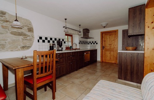 Neuschoenau Apartment | Exklusiv renoviertes Bauernhaus für 2 Personen mit Sauna, Galerie und herrlicher Aussicht