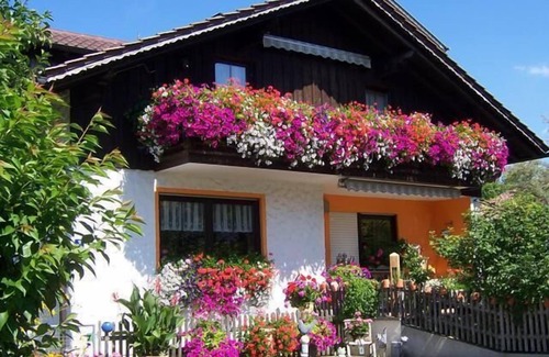 Manglham Apartment | Exklusive, 90qm große FeWo mit 3 Doppelzimmern und einem Balkon