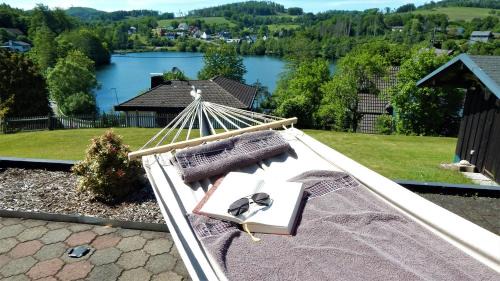 Gummersbach Apartment | Exklusive Ferienwohnung 'Agger-Blick' mit großer Seeblick-Terrasse & Sauna