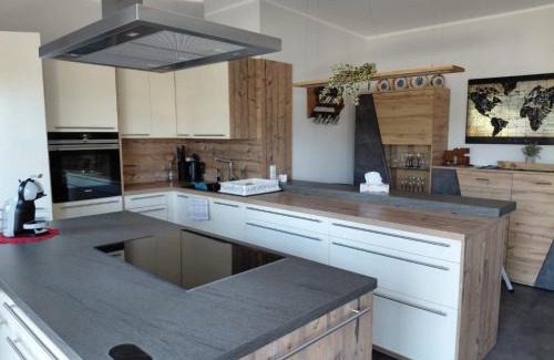 Desselbrunn Apartment | Exklusive Ferienwohnung am Traunfall