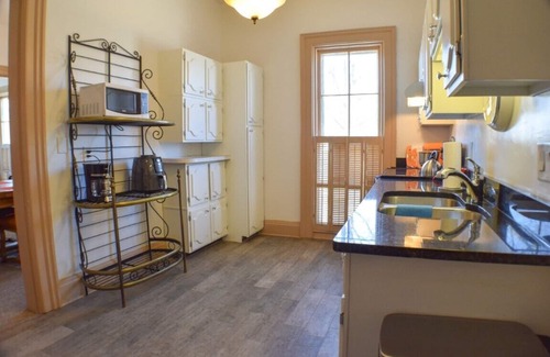 Jackson Apartment | Expansive 1-Bedroom Apartment with Large Rooms and Dedicated Workspaces
