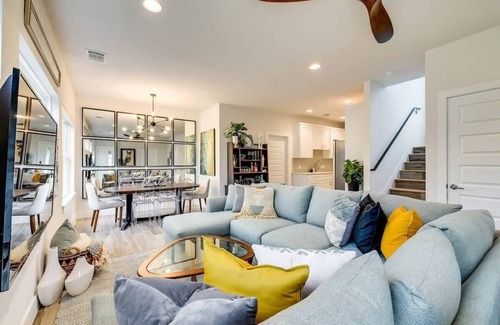 East MLK House | Expansive Luxury Escape | Private Pool
