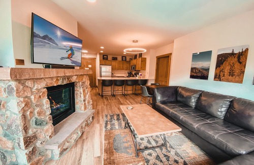 Mountain House House | Expedition Station 8607 by SummitCove Vacation Lodging