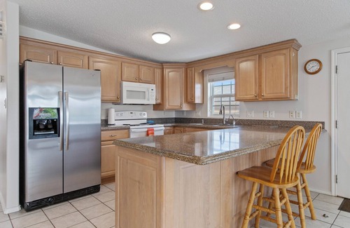 Port Isabel Cottage | Experience a charming 2-bedroom waterfront home