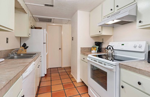 Northeast Santa Fe House | Experience Authentic Santa Fe Living - Walk to Historic Downtown, Kiva Fireplace