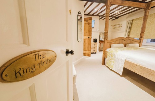 Birchington Hotel | Experience boutique comfort above The Powell pub in Birchington. Stylish en-suite rooms, luxury touches, and a vibrant pub below—perfect for business, couples, or families. Book your coastal escape today!