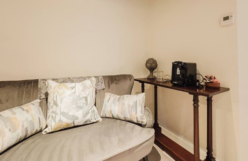 Birchington Hotel | Experience boutique comfort above The Powell pub in Birchington. Stylish en-suite rooms, luxury touches, and a vibrant pub below—perfect for business, couples, or families. Book your coastal escape today!