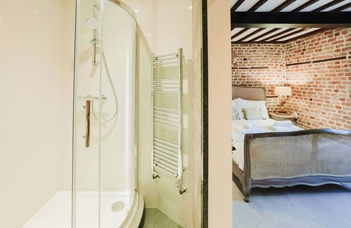 Birchington Hotel | Experience boutique comfort above The Powell pub in Birchington. Stylish en-suite rooms, luxury touches, and a vibrant pub below—perfect for business, couples, or families. Book your coastal escape today!