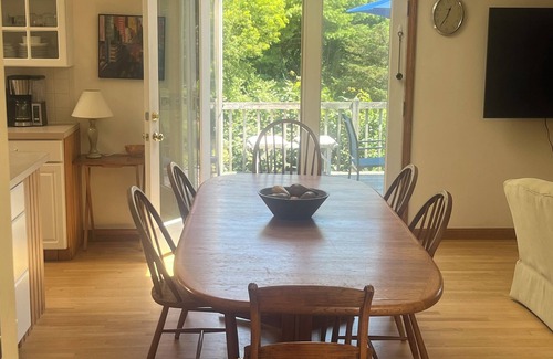 Hatchville House | Experience Cape Cod charm, with beaches just a quick 10-min drive away