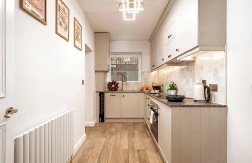 West Kensington Apartment | Experience Central London from this stylish, newly renovated 1-bed flat in Kensington & Chelsea.