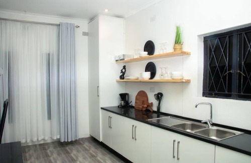 Victoria Falls Cottage | Experience comfort, style, and natural beauty at our cottage in Victoria Falls.