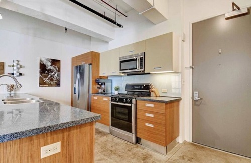 Downtown Los Angeles House | EXPERIENCE DTLA IN THIS CHARMING LOFT