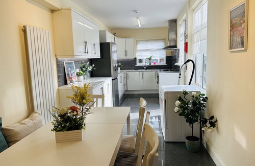 Wembley Central House | Experience Grand Living 5bed/4bath Wembley Stadium