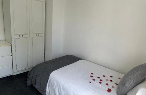 Plaistow and Sundridge House | Experience London with Easy