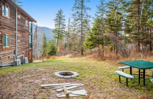 Bigfork House | Experience Montana Cabins - Hummingbird Family Cabin #6