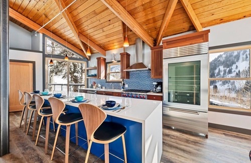 Salt Lake Mountain Resorts Condo | Experience the Epitome of Luxury in this Gorgeous Unit with Hot Tub