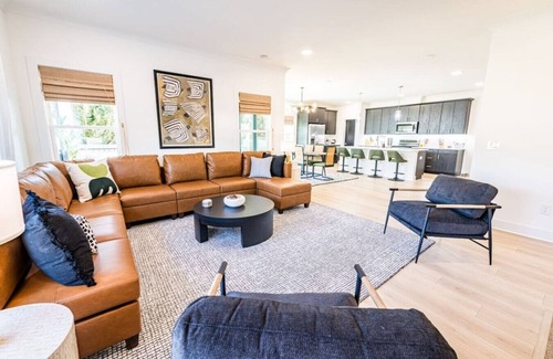 Apex House | Experience "The Grande 532" in Downtown Apex!