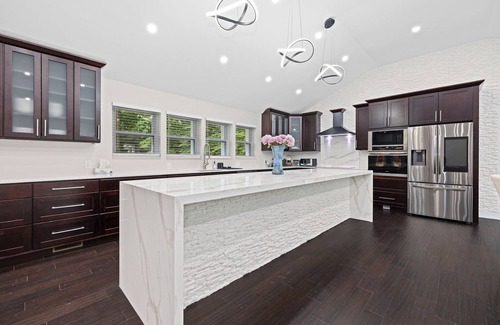 Dayton House | Experience the ultimate vacation getaway with our stunning home rental.