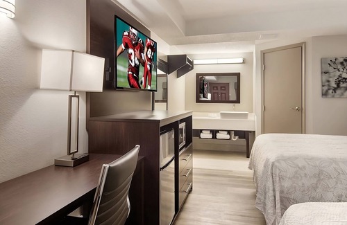 Erie Hotel | Explore Downtown Erie! 4 Units, Minutes Walk to Erie Art Museum! FREE Parking!