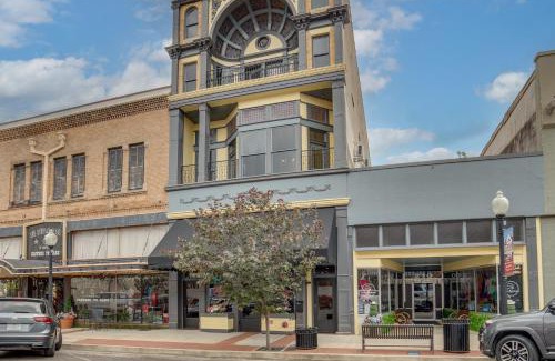 Marshall Apartment | Explore Downtown Marshall Historic Studio Getaway