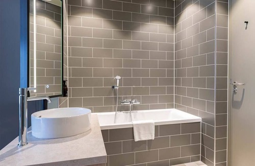 Marknesse Hotel | Explore Giethoorn: Comfortable Room in Quiet Surroundings - 3 Units