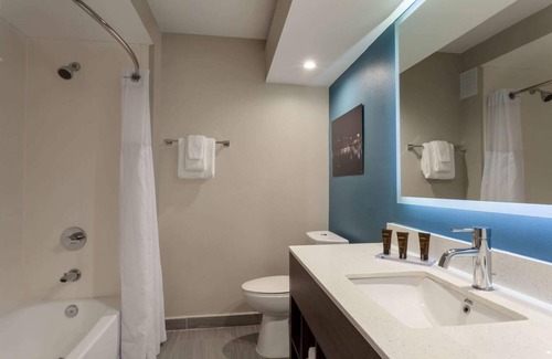 Florida Central Atlantic Coast Hotel | Explore Orlando, Unit Close to Attractions | Renovated Rooms | Pool and Parking
