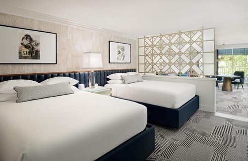 Tri-West Hotel | Explore the Best of West Hollywood! 2 Big Units with Private Kitchenettes! Pool!