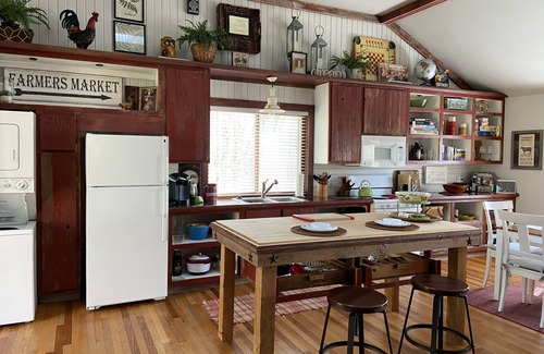 Woodman House | Explore the heart of the driftless area! The Carriage House awaits your arrival!