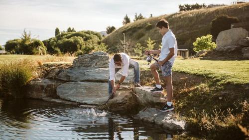 Albert Town House | Explore Wanaka - Mountain Views, Riverside Locale
